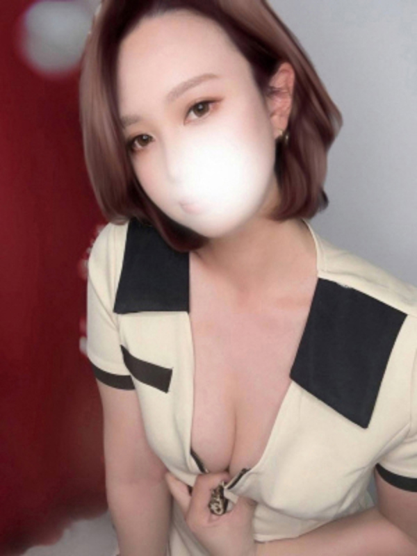 長谷川りお【妖艶さ漂う絶世の美女】